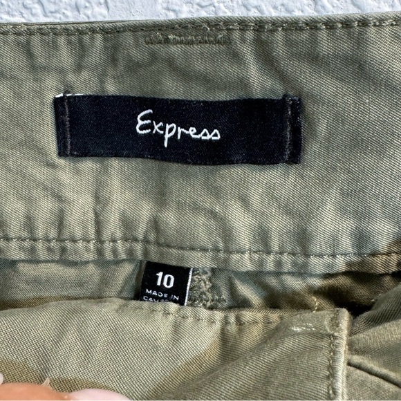Express Green mini Skirt Sz 10
Dark Green, Olive or Army - Picture 4 of 5